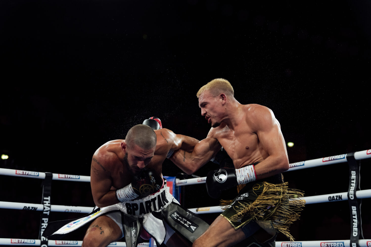 12月12日のモンテカルロ興行を発表したMatchroomの記事に掲載された試合写真